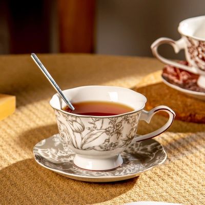 Elegant Ceramic Coffee Mug And Saucer Set Light Luxury Gold Line Design For Drinkware