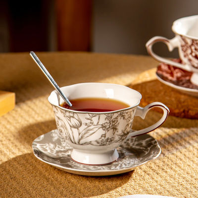 Elegant Ceramic Coffee Mug And Saucer Set Light Luxury Gold Line Design For Drinkware